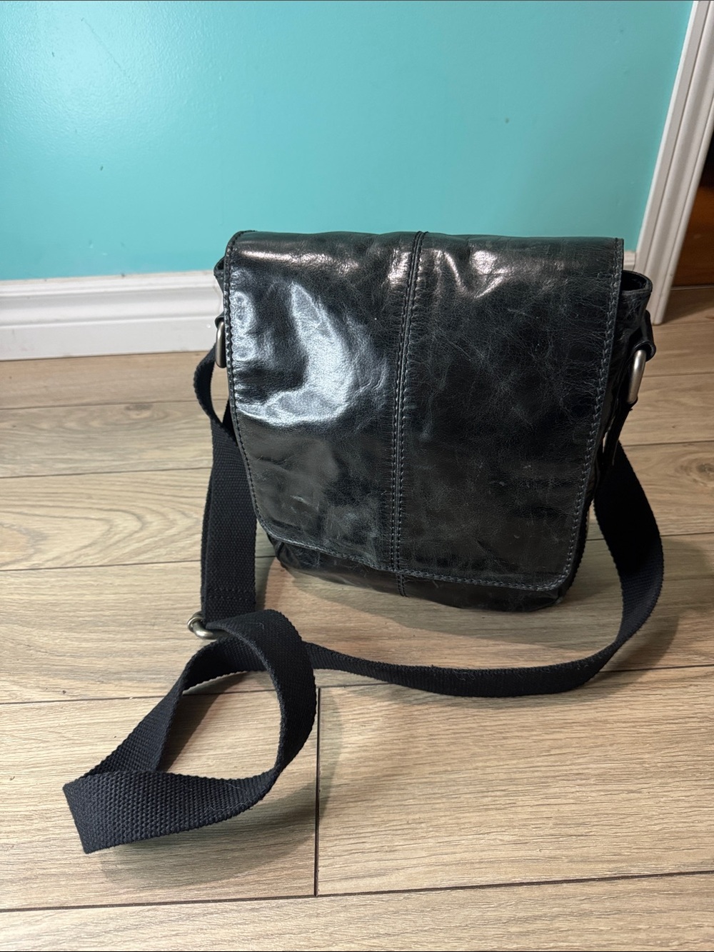 Fossil  Black  polished Leather Crossbody Messenger Bag